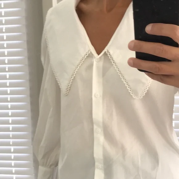 Q2 Button-Front Ruffle Shirt Embroidered Peter Pan collar Size S - Picture 3 of 15